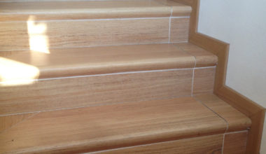 scale in gres effetto legno